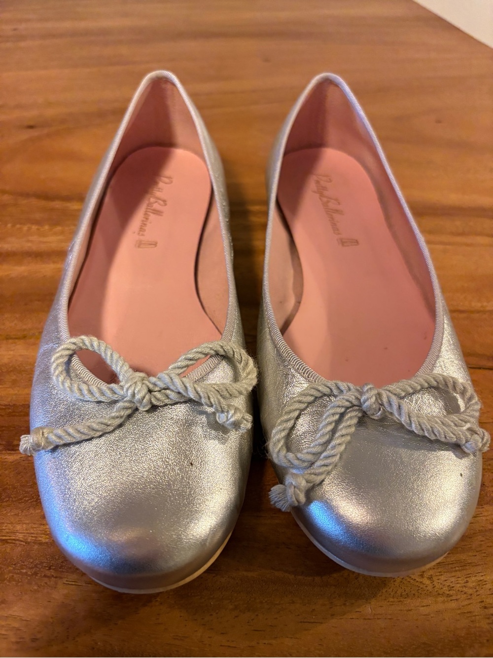 Pretty Ballerinas Silver Leather Ballet Flats w/ Bow – Size 40 Luxury